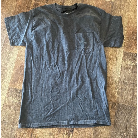 Guy Harvey Short Sleeve Gray Pocket Tee with blue dog - Picture 1 of 4